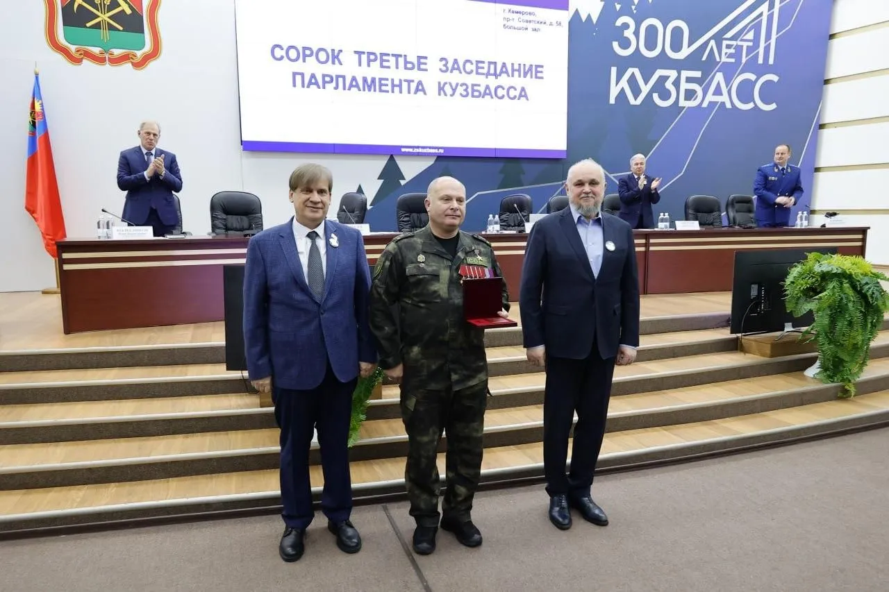 Нагородження Огия – медаль “Герой Кузбасса”